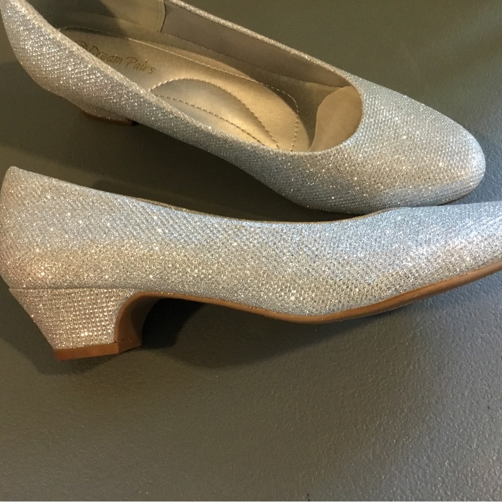 Women’s silver glitter pumps